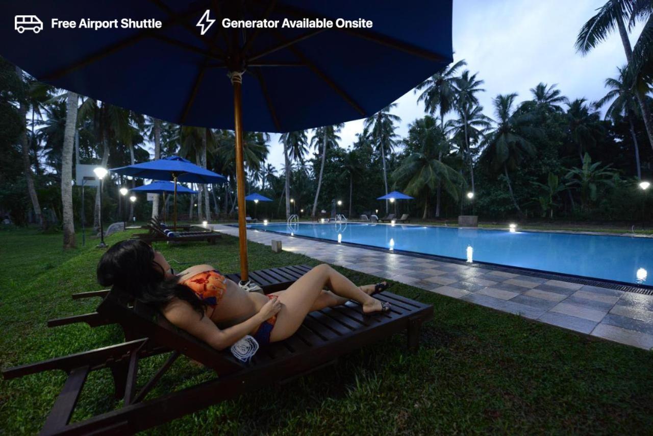 Oreeka - Katunayake Airport Transit Hotels Exterior foto
