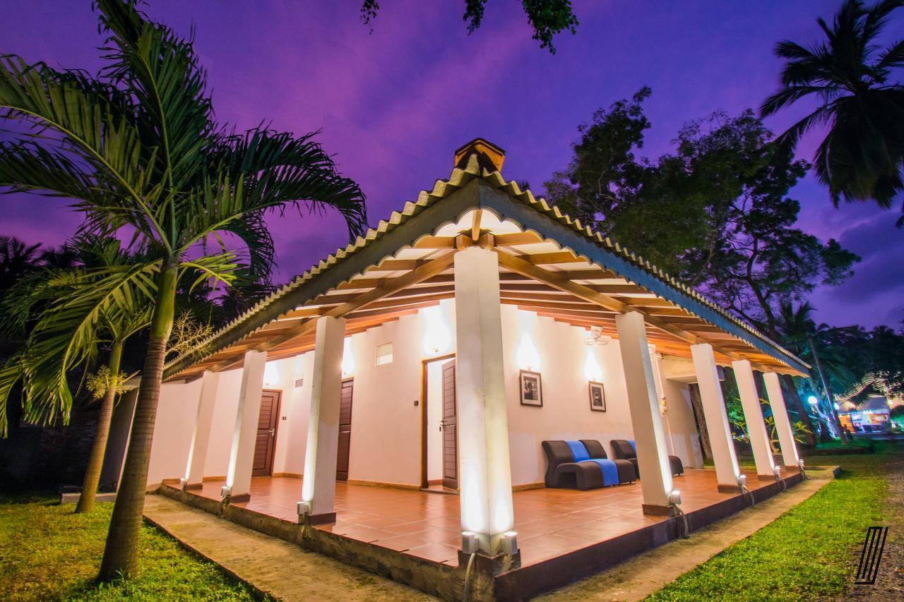 Oreeka - Katunayake Airport Transit Hotels Exterior foto